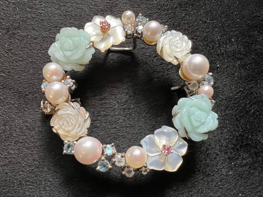 愛らしいお花のサークルのブローチ （株）GSTV