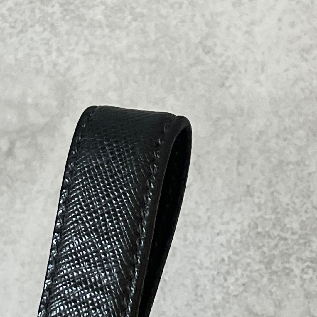 【美品】PRADA　キーホルダー　キーリング　三角ロゴ　サフィアーノレザー　黒