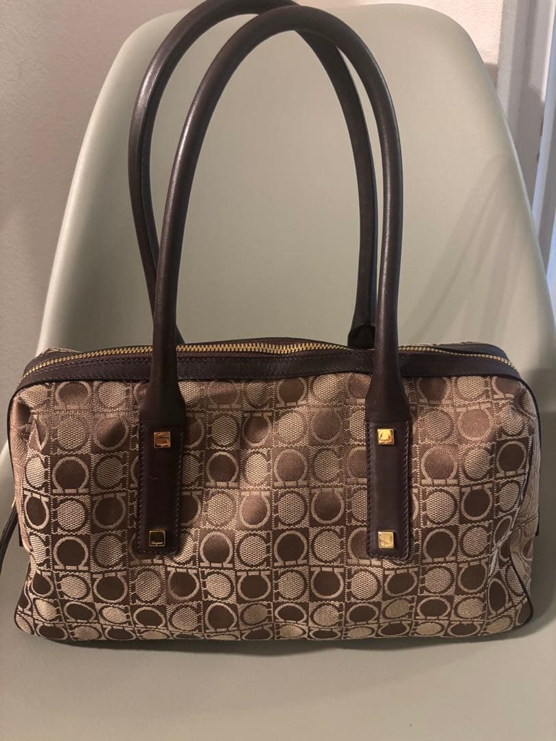 サルヴァトーレフェラガモ ガンチーニ柄 ハンドバッグ