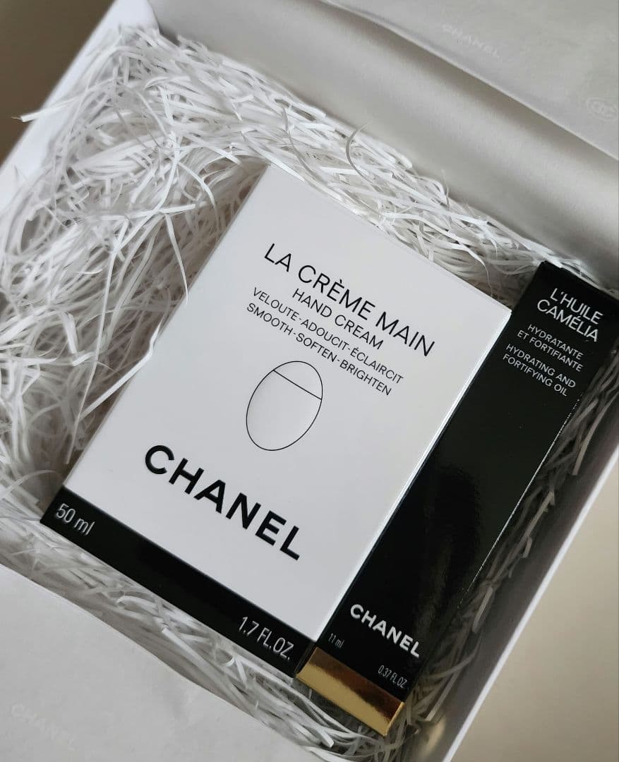 いいね不要！CHANEL ハンドクリームとネイルオイルギフトセット
