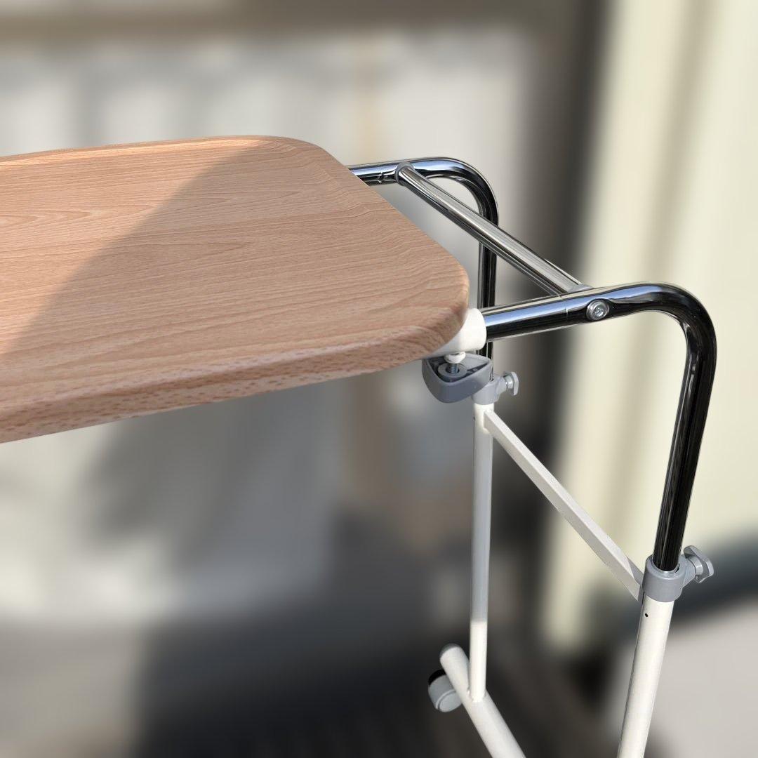 【再々値下げ/美品】伸縮式ベッドテーブル ナチュラルカラー キャスター付き