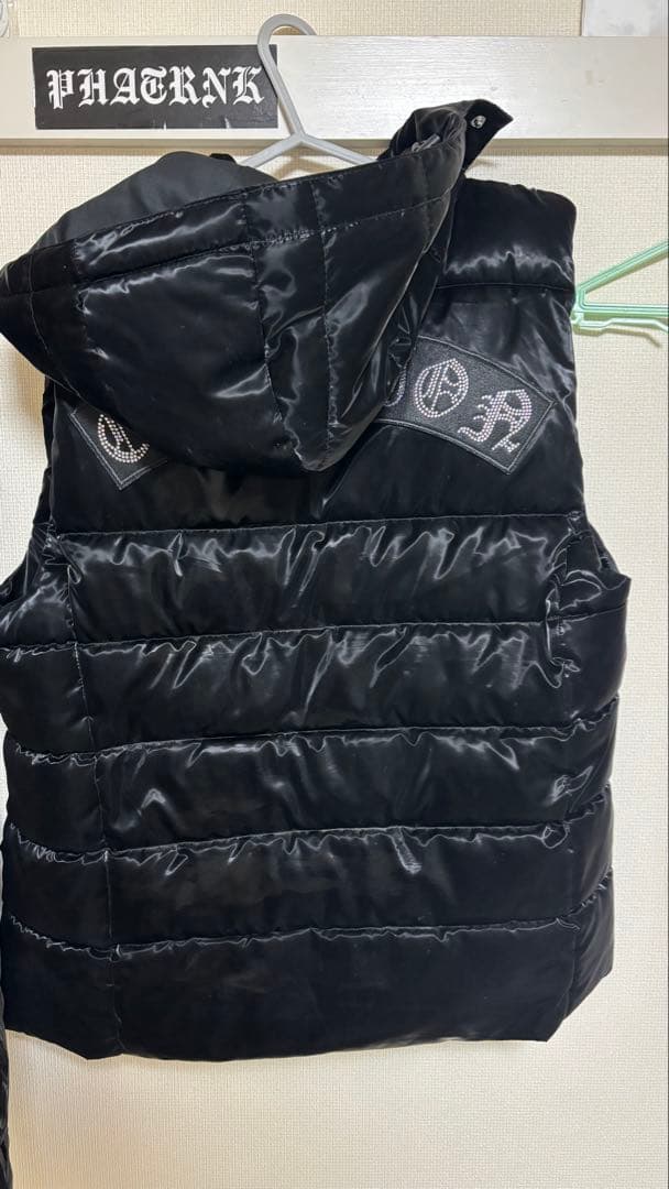 フード付きブラックベスト