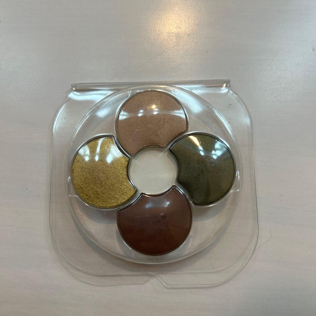 ルイヴィトン　アイシャドウ　LVオンブル951 フォースオブネイチャー