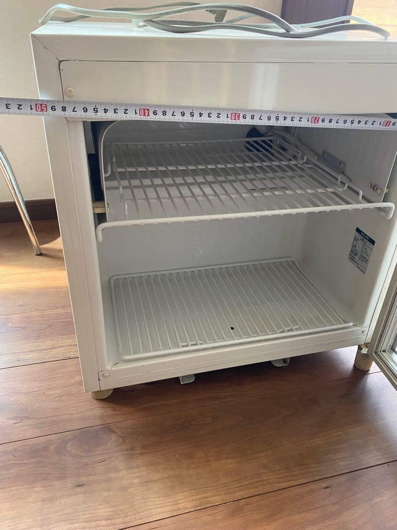 サンヨ小型冷蔵ショーケース冷凍にもOK-10℃今は販売してない かなりめじらしい