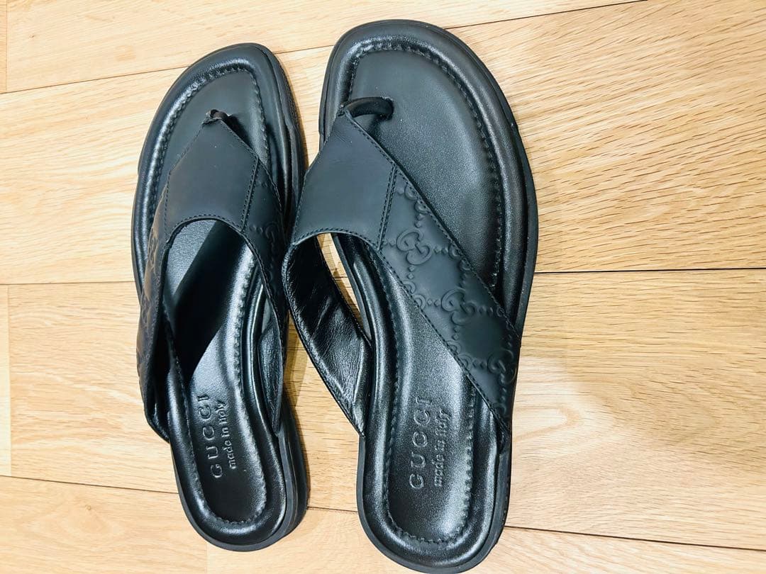 GUCCI ブラックレザーサンダル トングスタイル