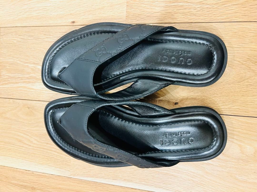 GUCCI ブラックレザーサンダル トングスタイル