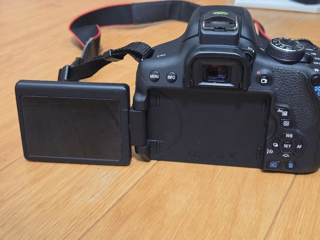 Canon EOS Kiss X8i デジタル一眼レフカメラ