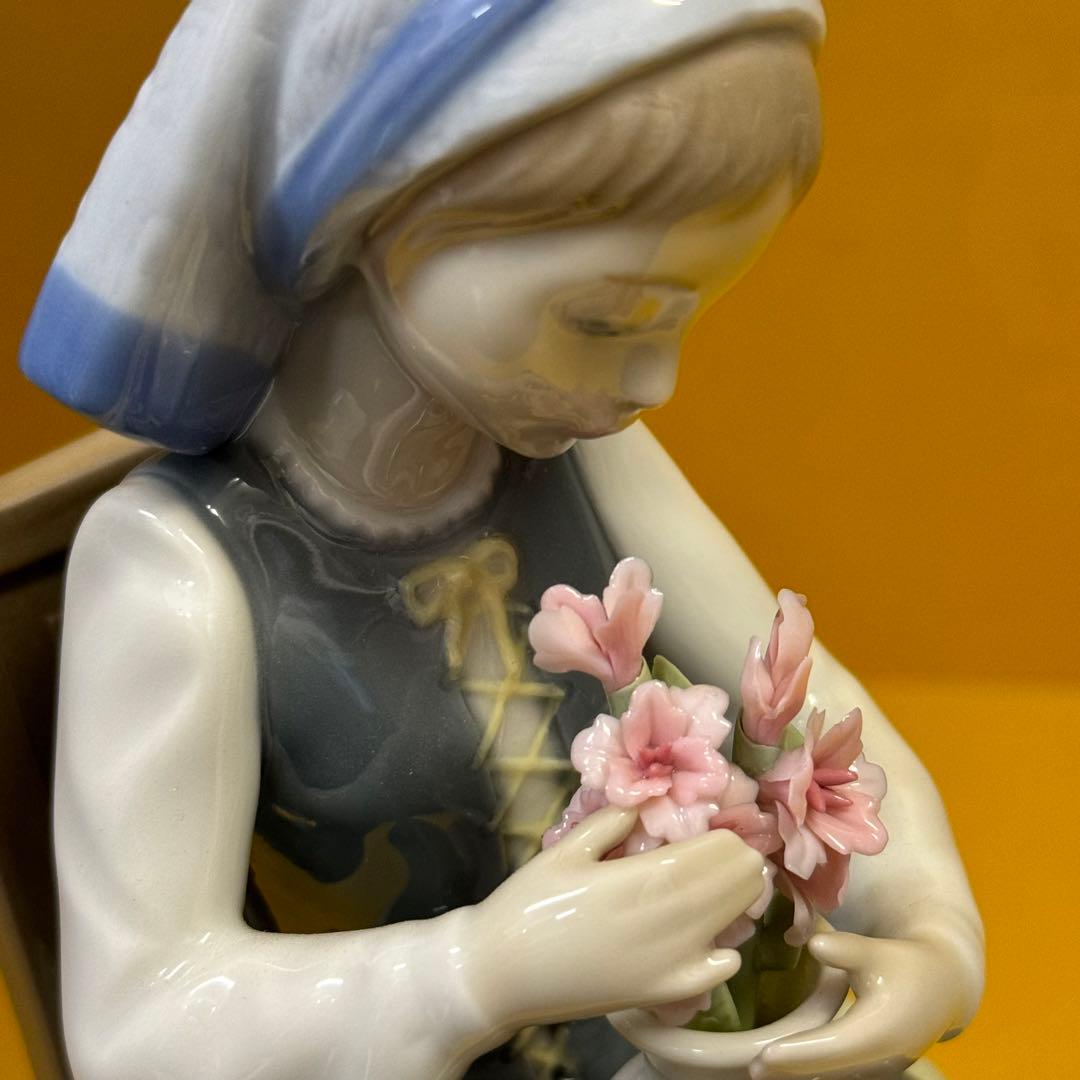 【希少・廃盤】リヤドロ LLADRO 椅子に座る少女　カケ・割れなし