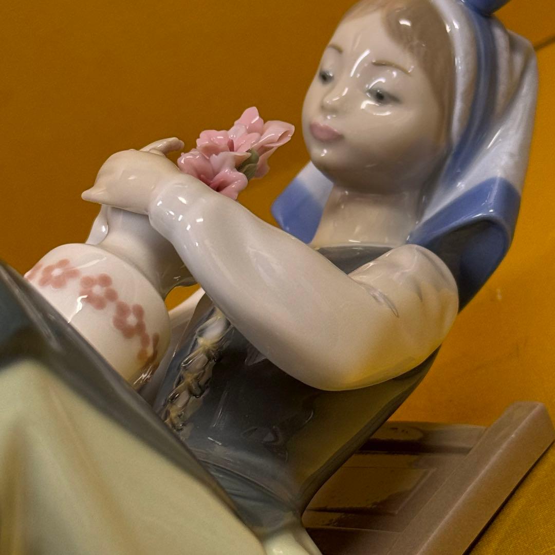 【希少・廃盤】リヤドロ LLADRO 椅子に座る少女　カケ・割れなし