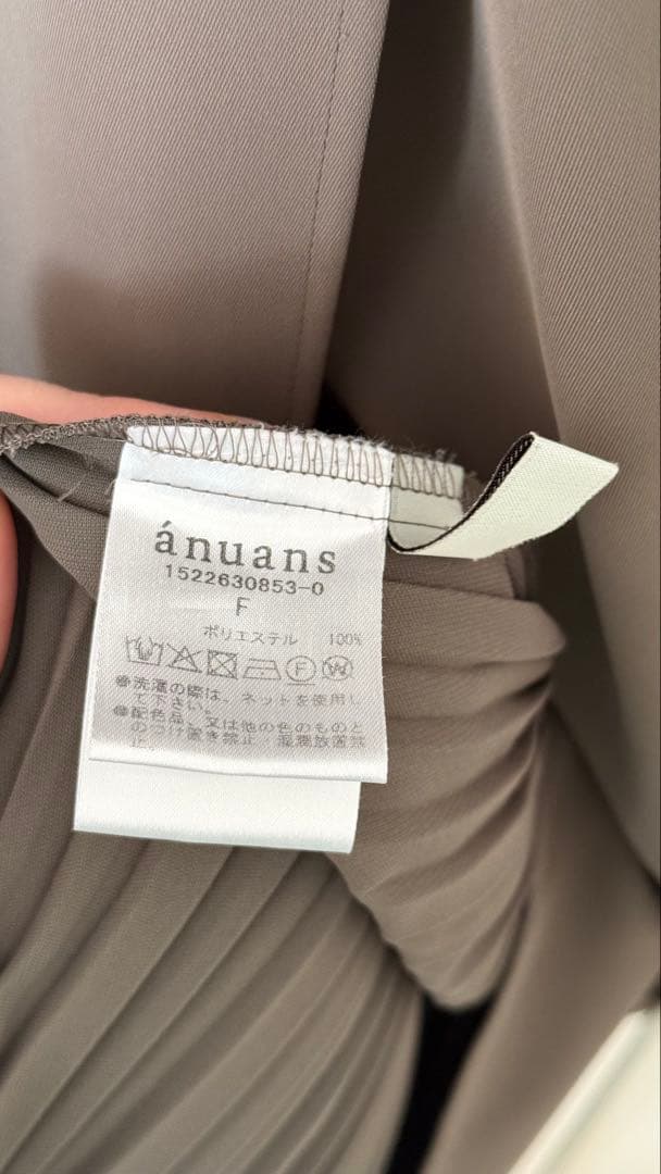 anuans アシンメトリープリーツ長袖ワンピース　フリーサイズ