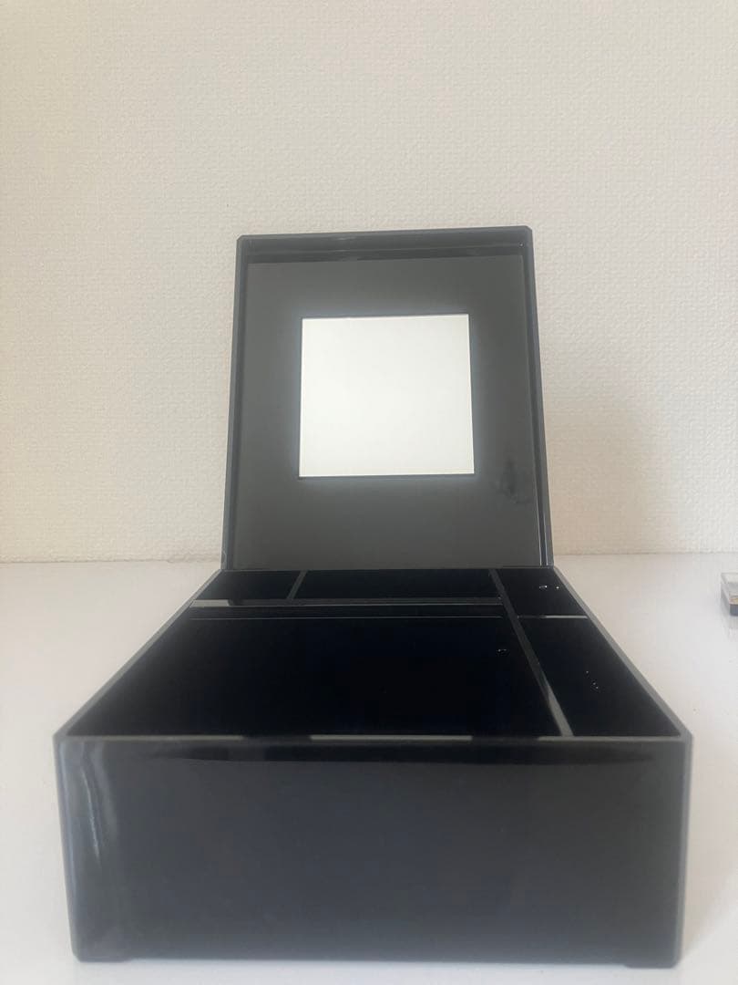CHANEL ボックスティッシュ 黒 ミラー付き 収納スペースあり