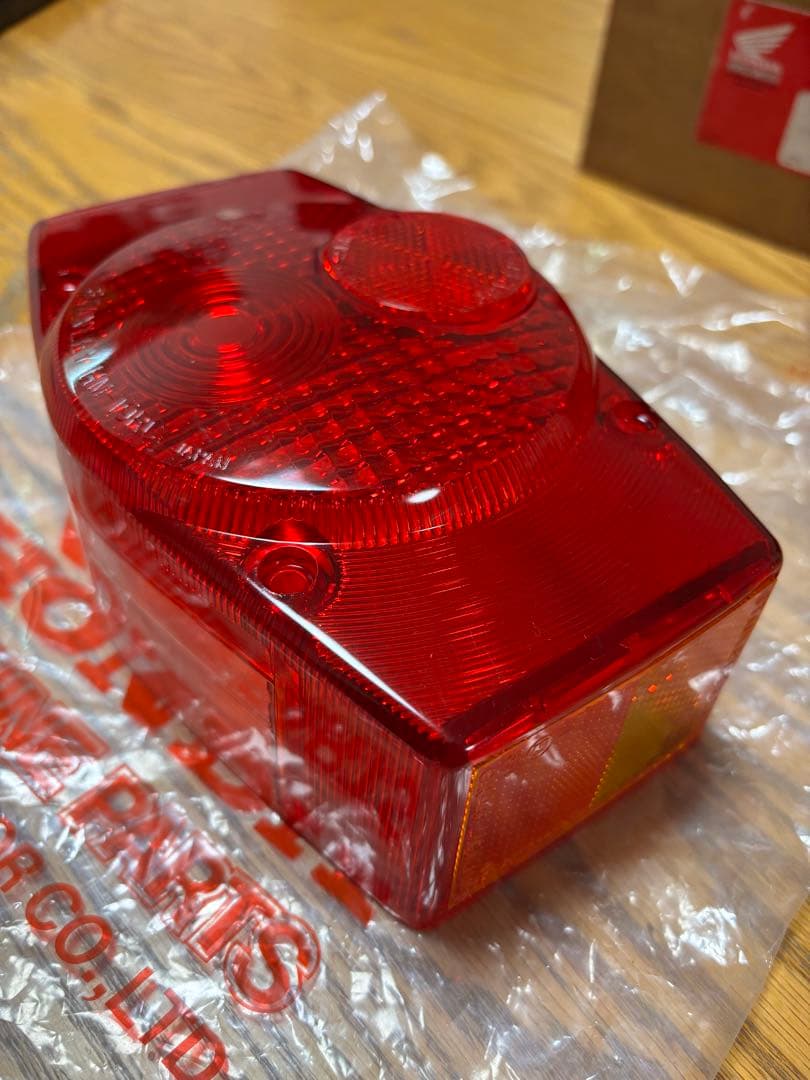 HONDA CB400F 純正テールランプ　未使用品割れカケ無し