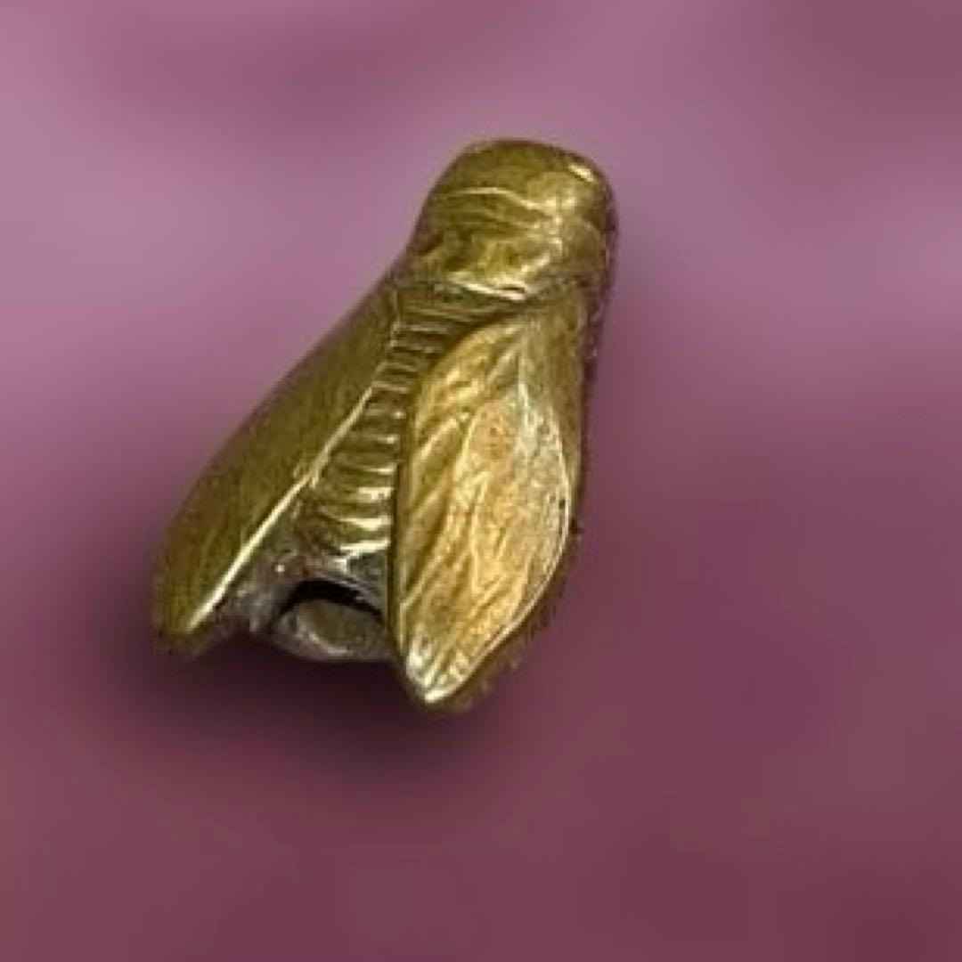 金色 セミ型装飾品　　根付　緒締　骨董　古道具　時代