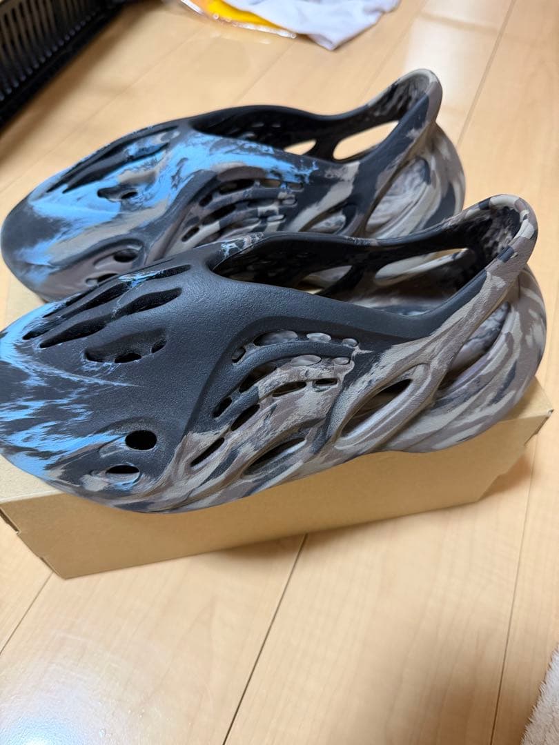 靴 adidas YEEZY Foam Runner \"MX Cinder\"