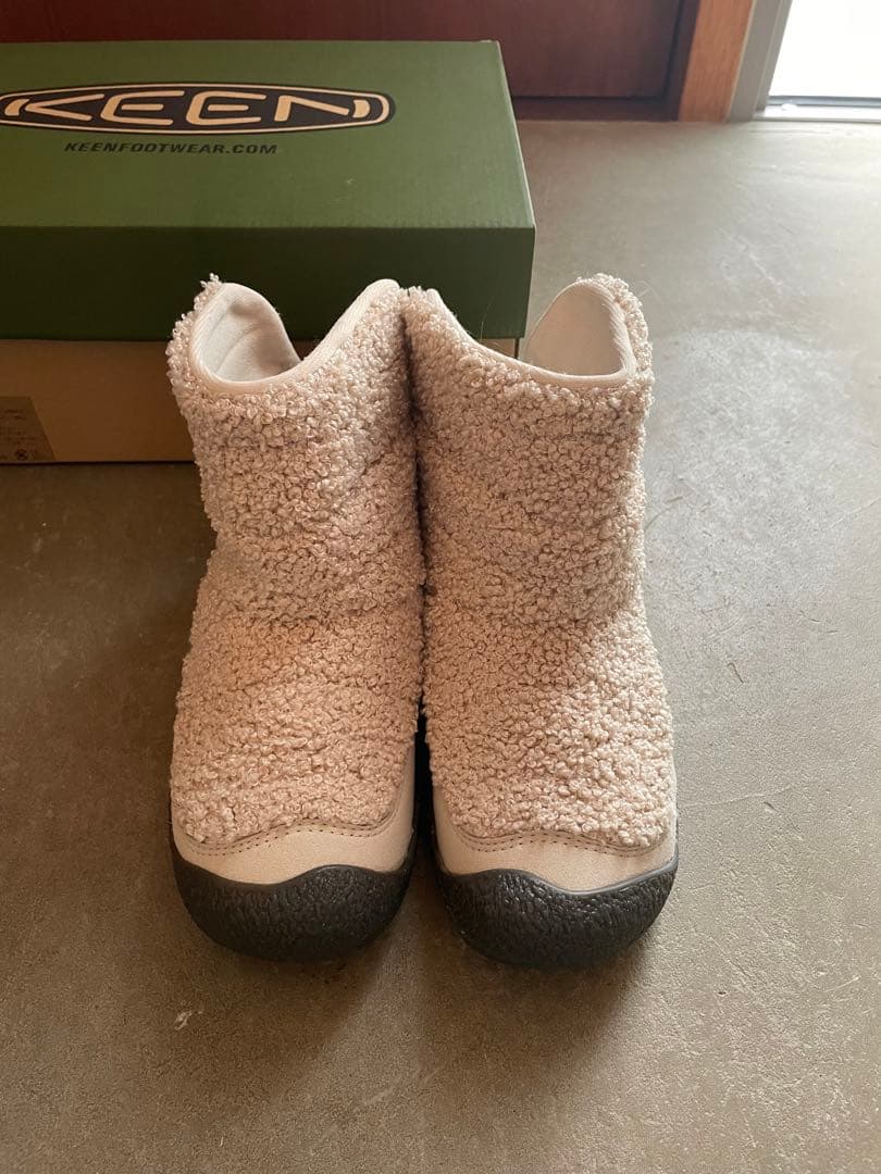 KEEN ハウザー フォールドダウン ボア　ブーツ 24㎝