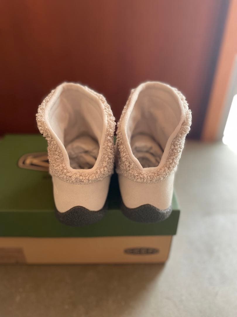 KEEN ハウザー フォールドダウン ボア　ブーツ 24㎝