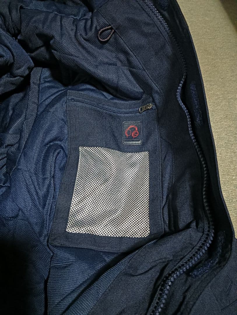 新品タグ付　スキーウェア上下セットＭサイズ