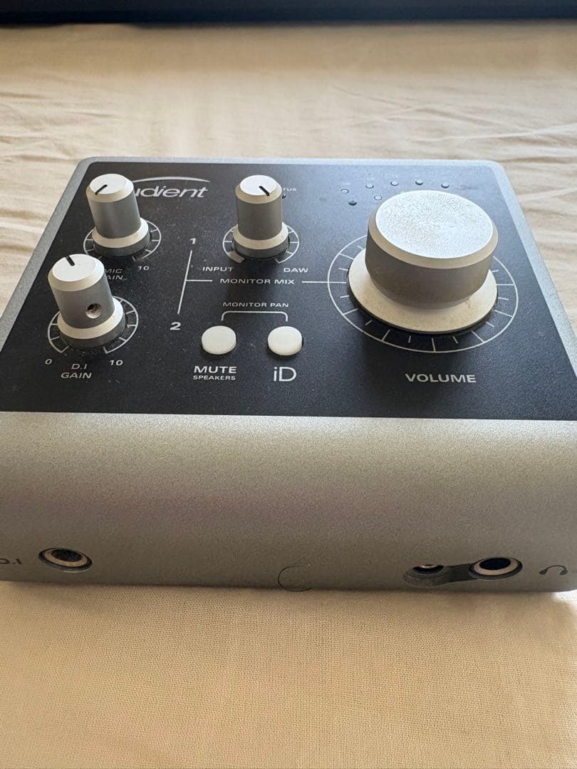 audient iD4 オーディオインターフェース