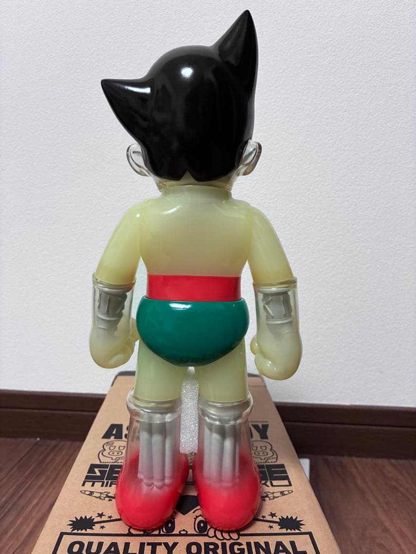 【新品同様】Middle Scale 鉄腕アトムsecret baseソフビ