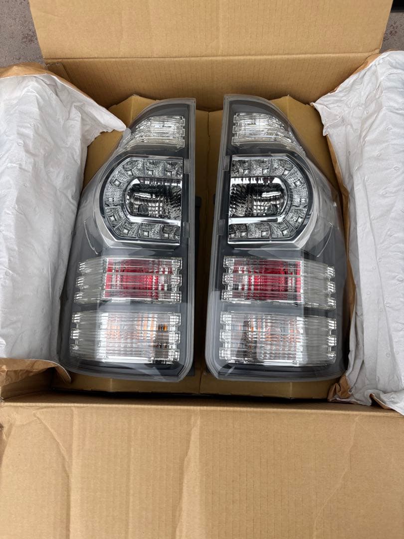 値下げ！ノア/ヴォクシー 70系クリア テールライト/LED テールランプ/純正