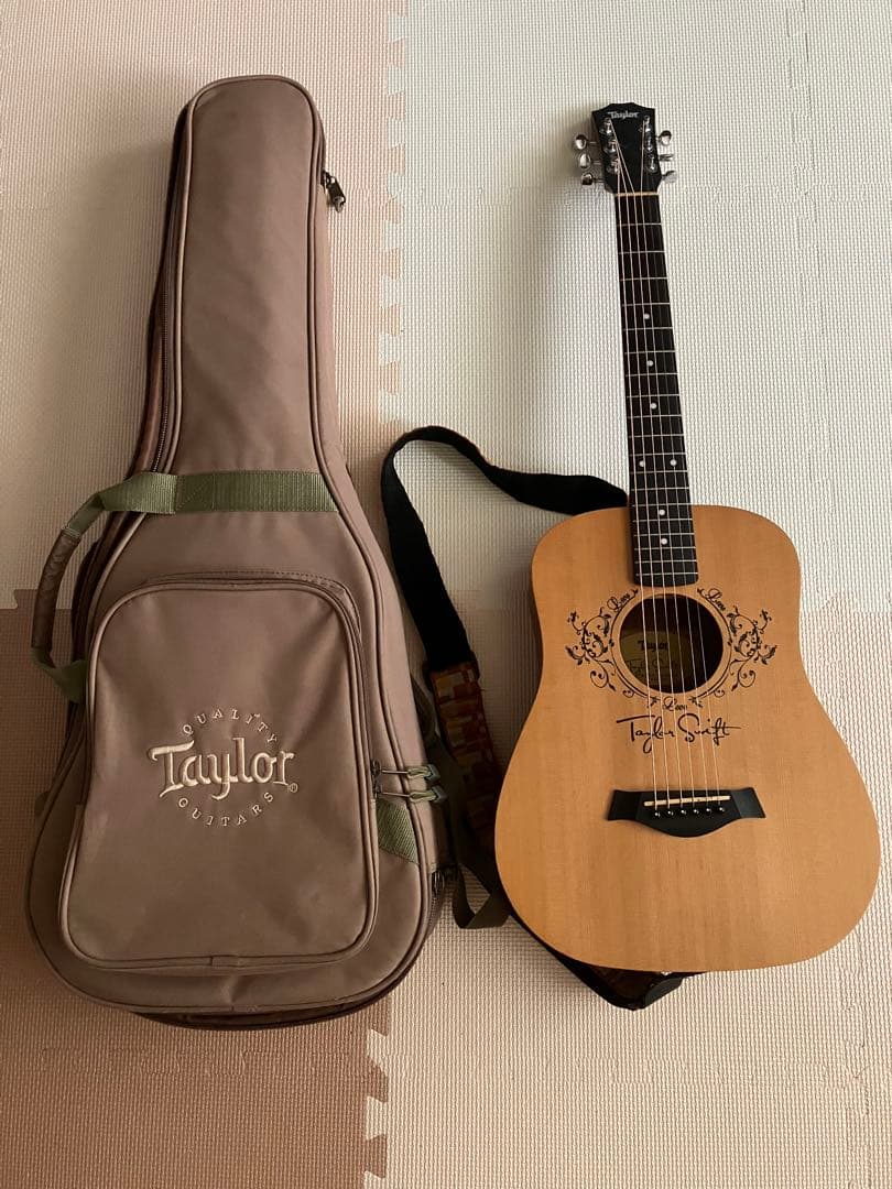トラベルギター　Taylor ギター ケース、ストラップ付き