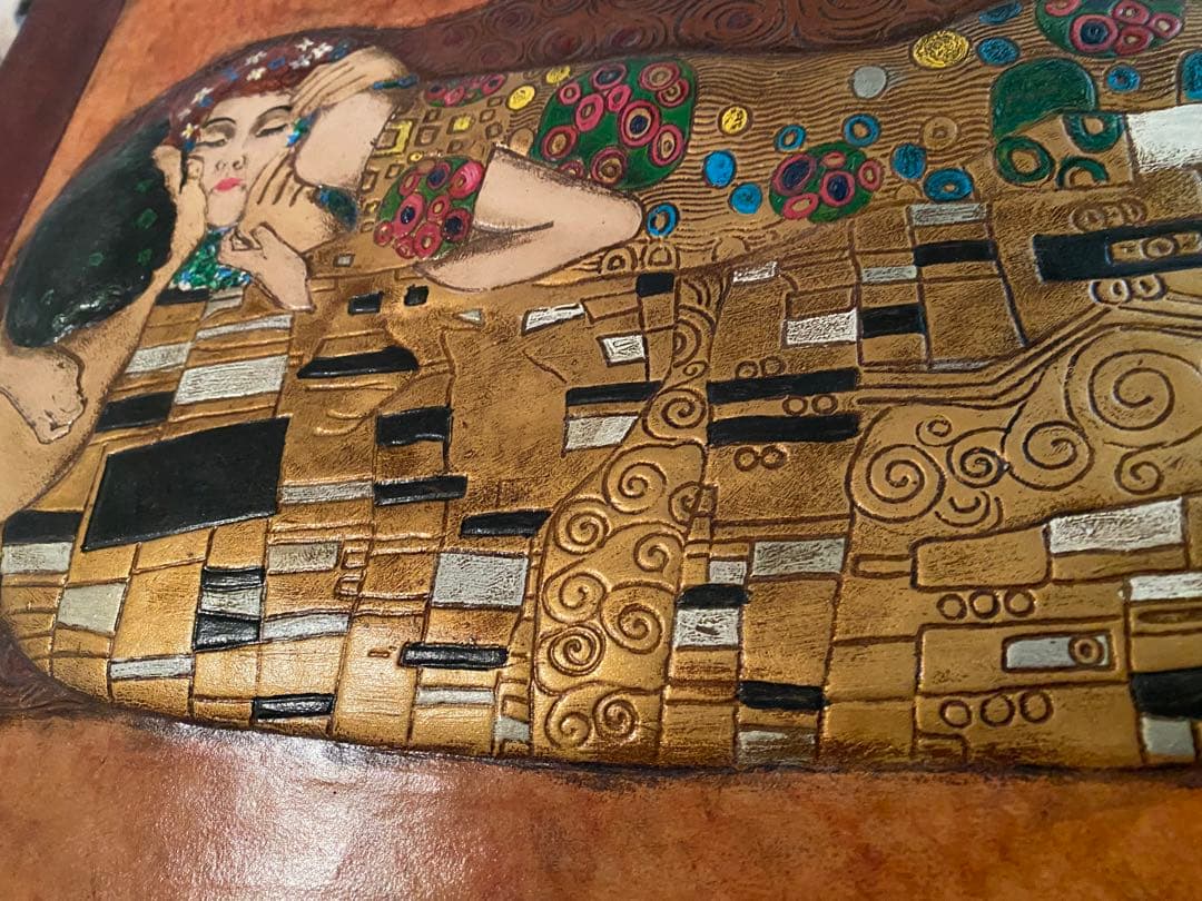 希少価値あり！！1点物の革製クリムトの接吻