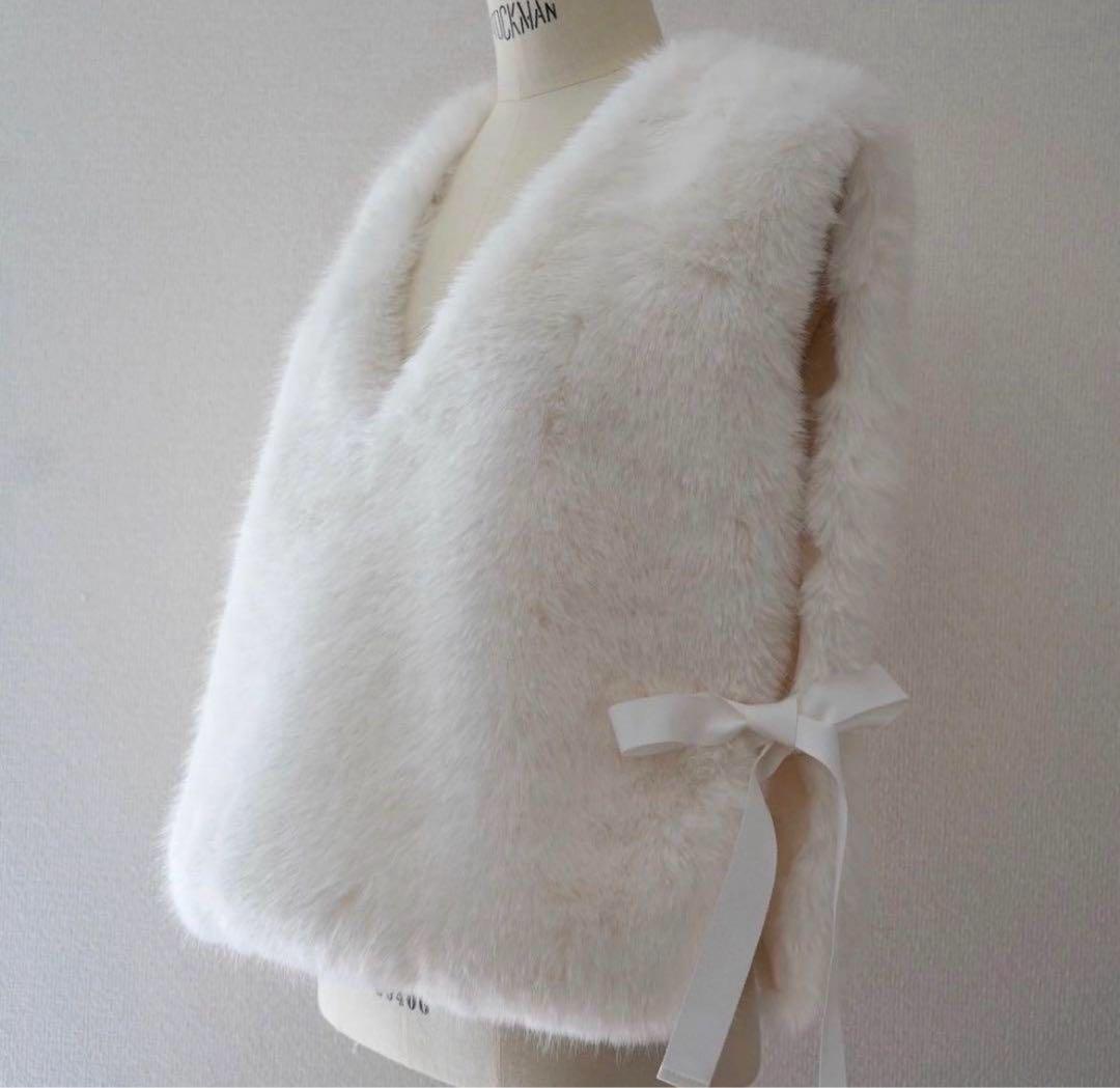 【極美品】イデアルーチェ　idealuce エコファーリボンベスト　ホワイト