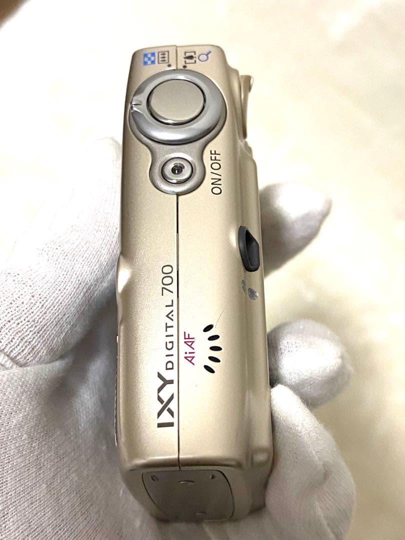 若い世代に再加熱のデジカメ美品早い者勝ち！人気のゴールドCANON IXY700