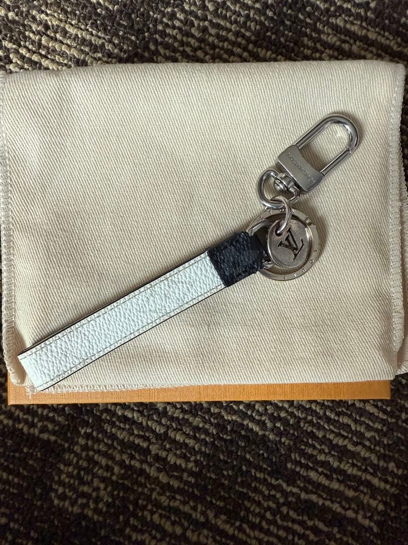 ルイヴィトン キーホルダー ドラゴンヌ モノグラム エクリプス ホワイト