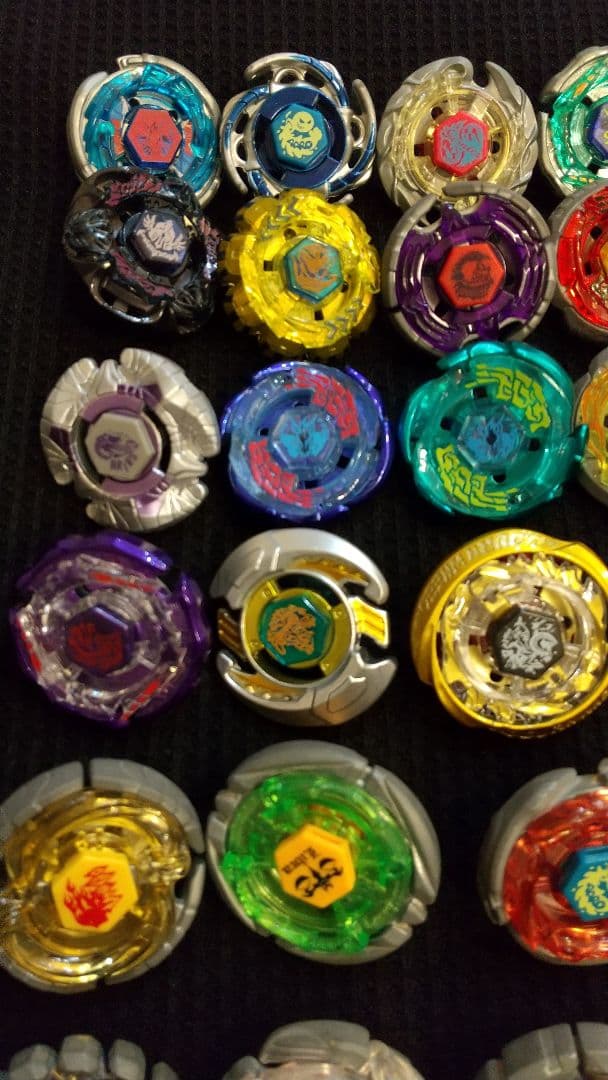 【人気】ベイブレード+パーツ等 引退品まとめ売り