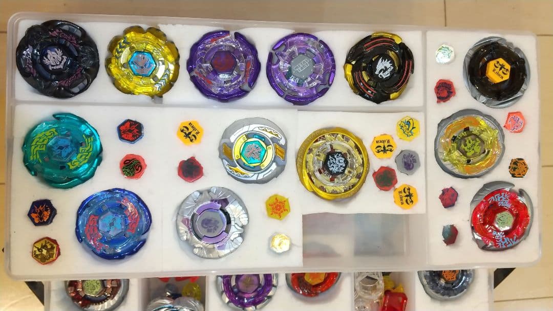 【人気】ベイブレード+パーツ等 引退品まとめ売り