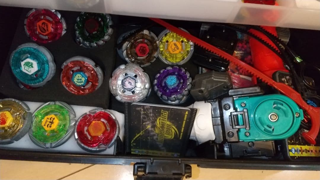 【人気】ベイブレード+パーツ等 引退品まとめ売り