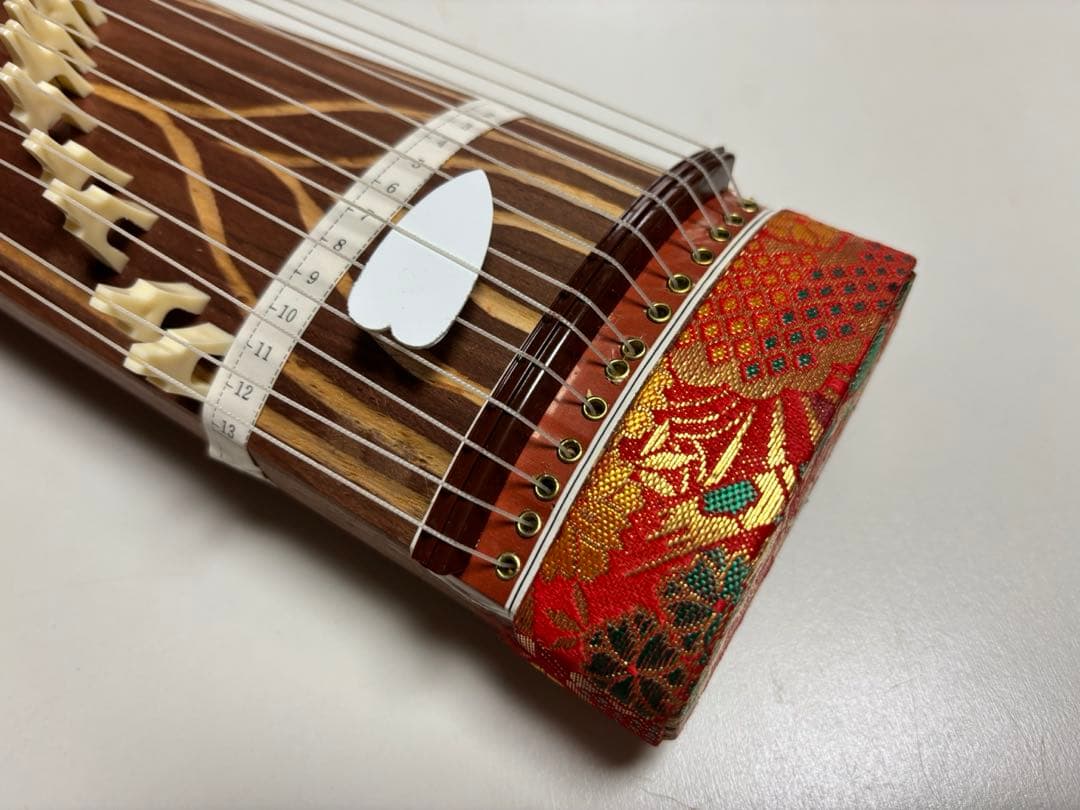 お琴の手びき ミニ琴　新品未使用　だれでも弾ける