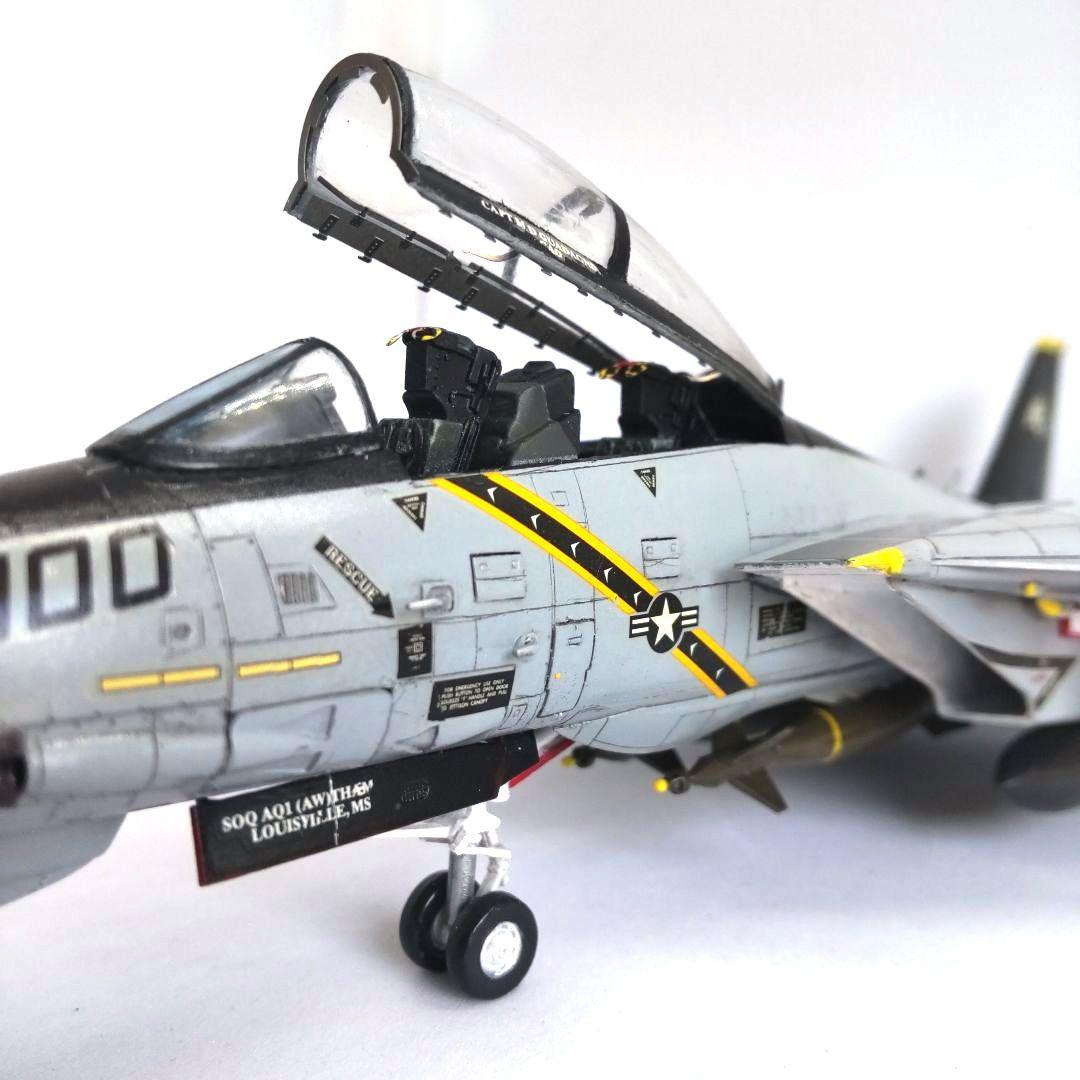 【完成品】 F-14B トムキャット ジョリー ロジャーズ 1/72