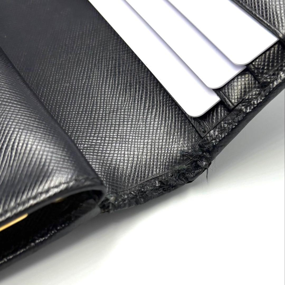 琥珀　　　　PRADA ブラックレザー 長財布　黒　プラダロゴ