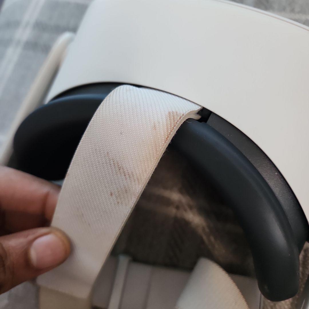  Quest 2 VRヘッドセットとコントローラー