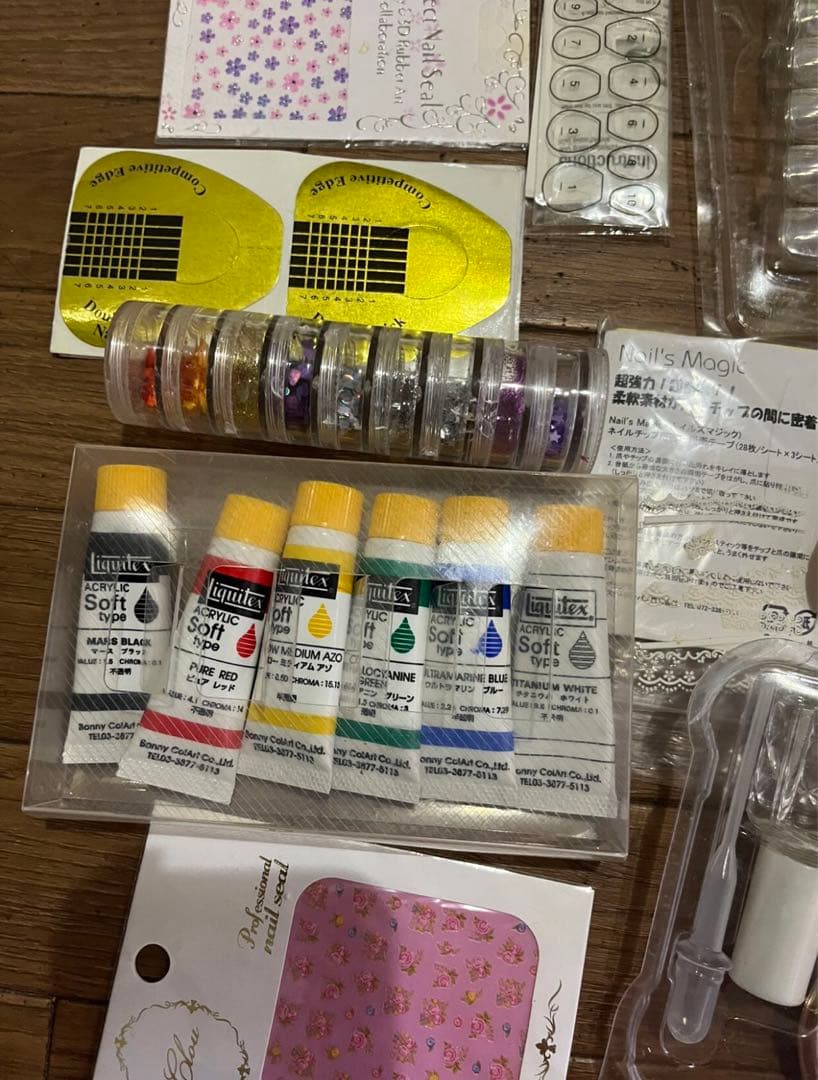 ネイルシール、 ネイルパーツ、ネイル用品まとめ売り