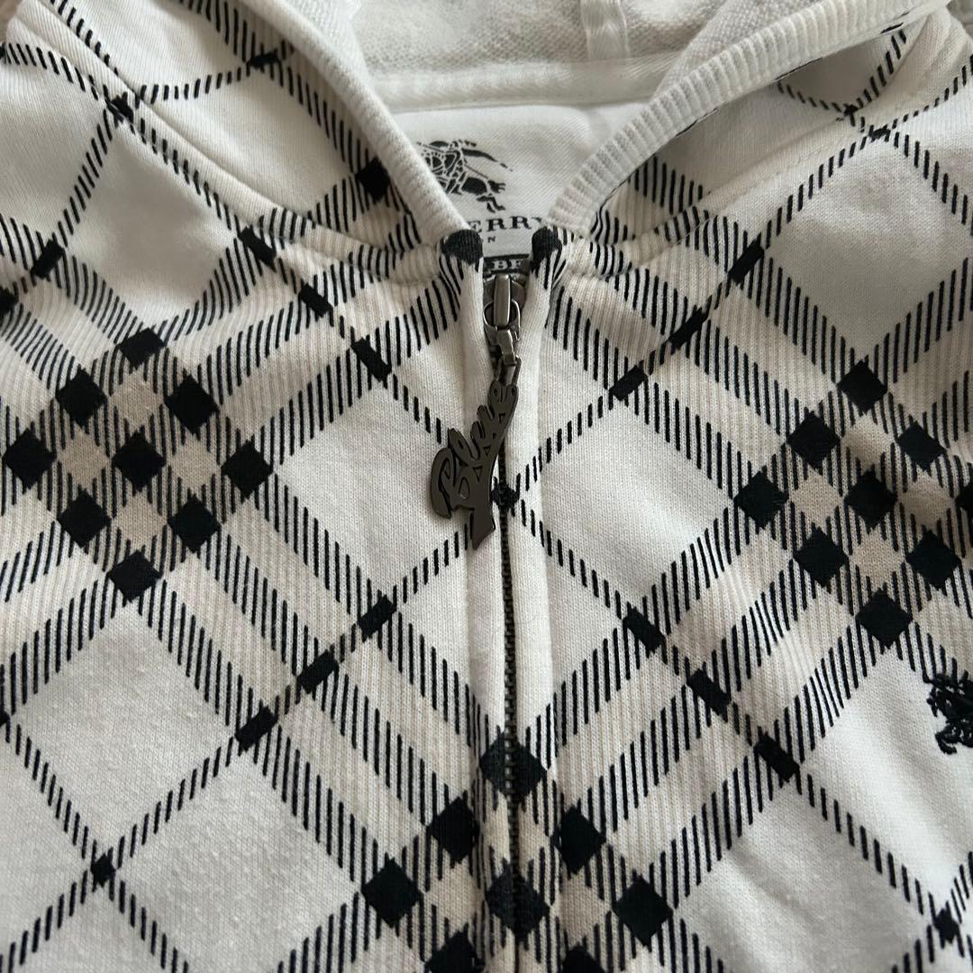 バーバリーロンドン　チェック　ジップアップパーカー　チャーム