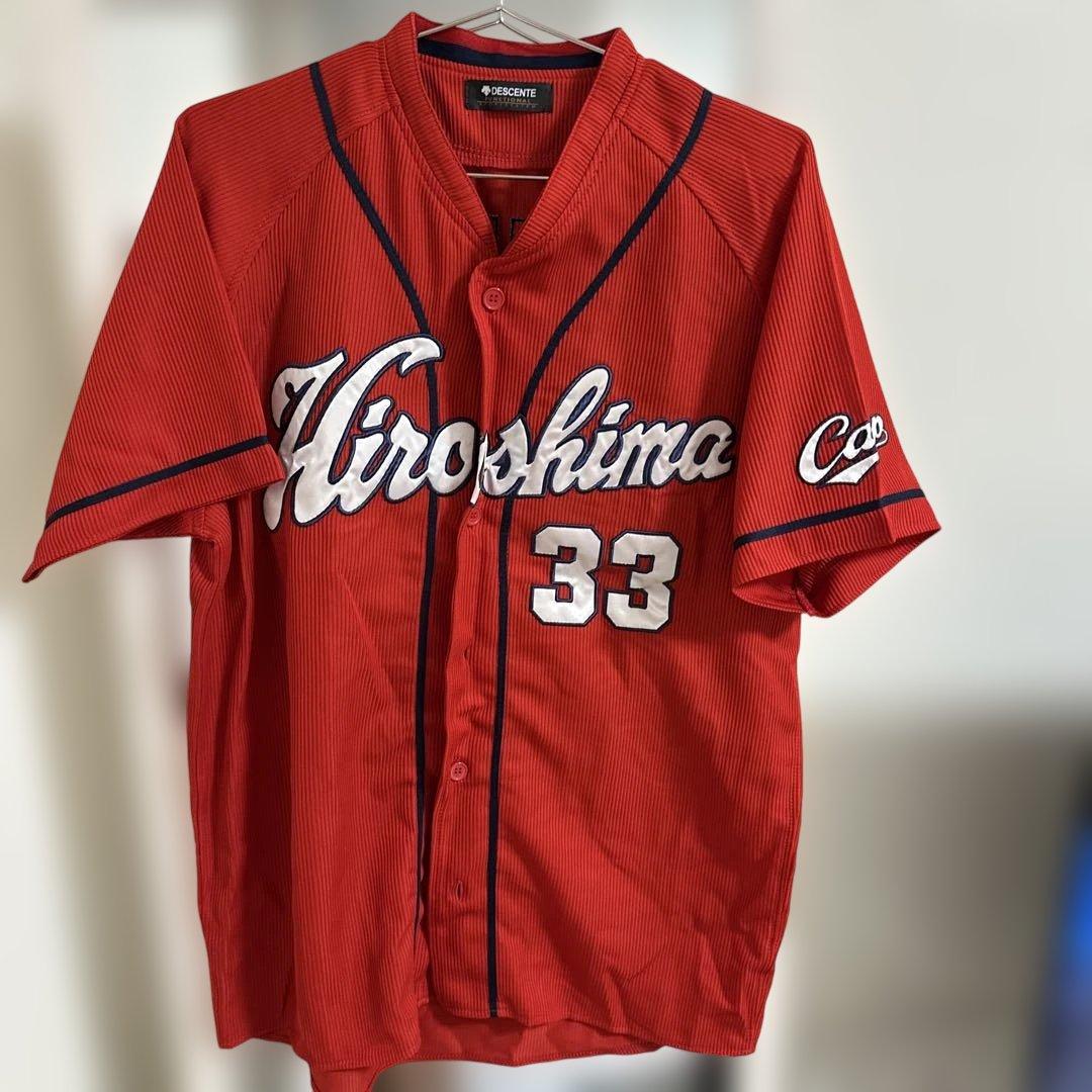 カープ　菊池　直筆サイン入りユニ