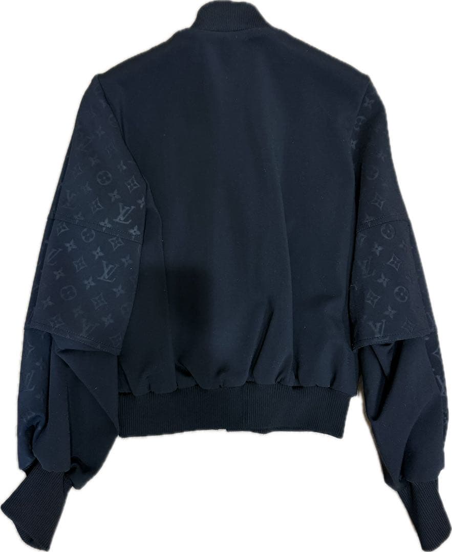LOUIS VUITTON エンボスモノグラムジップアップジャケット