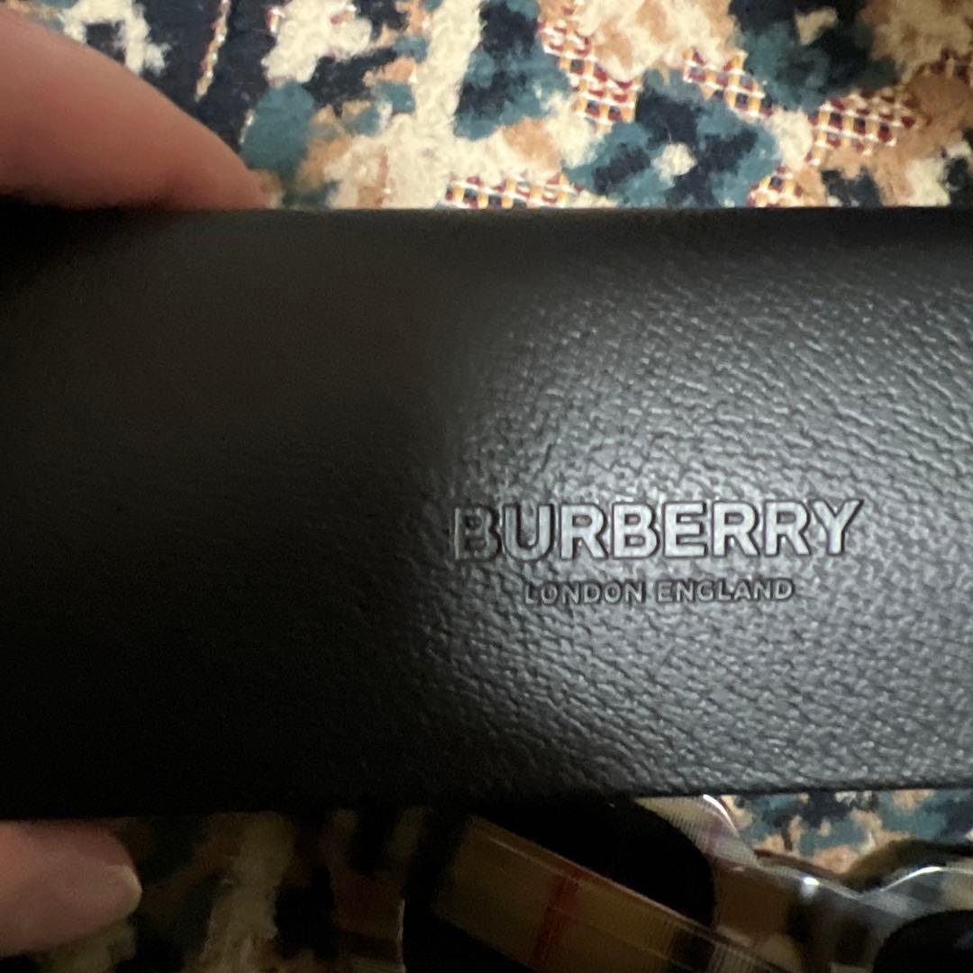 BURBERRY バーバリー　チェック柄サングラス