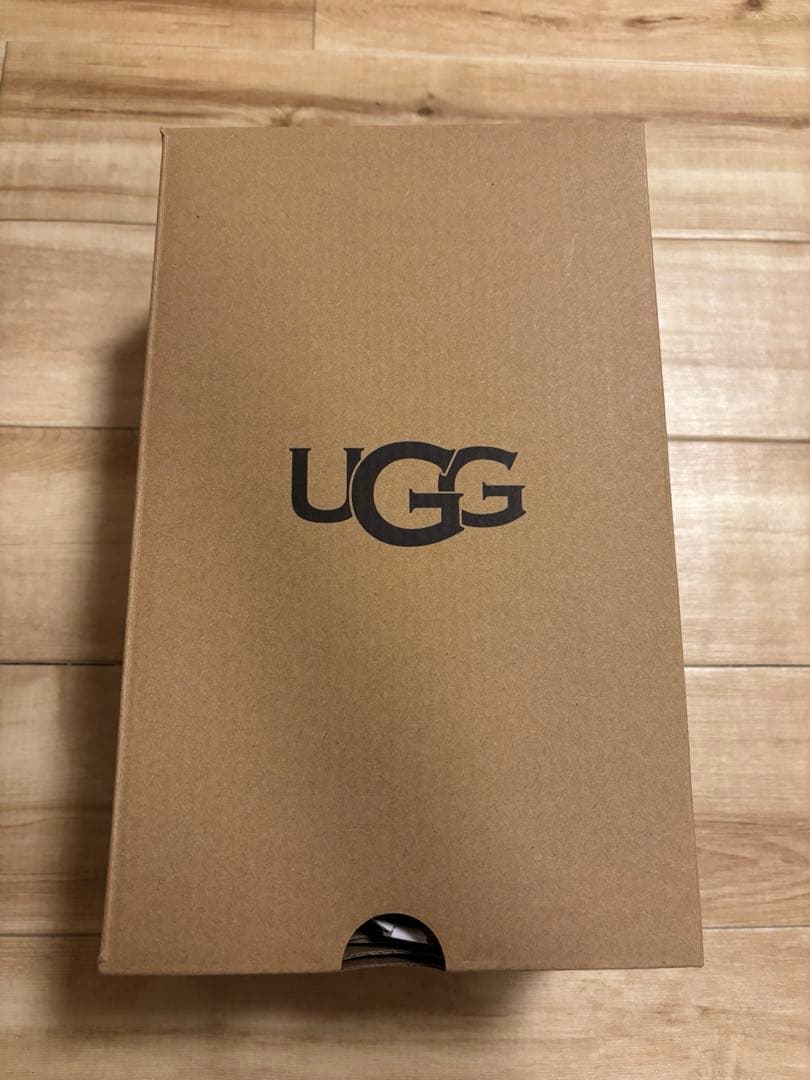 UGG kids 今期ゴールデングロウ　19.5センチ