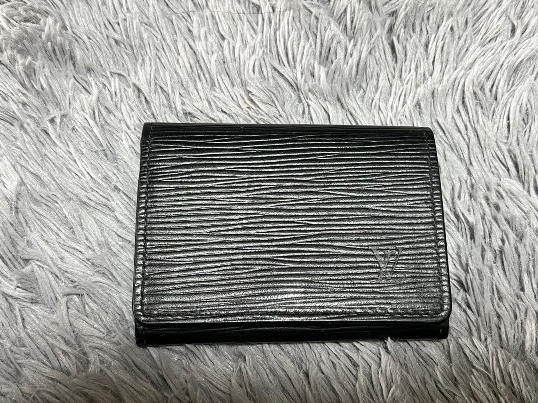 ルイヴィトン　新型　アンヴェロップカルトドゥヴィジット　エピ　名刺入れ