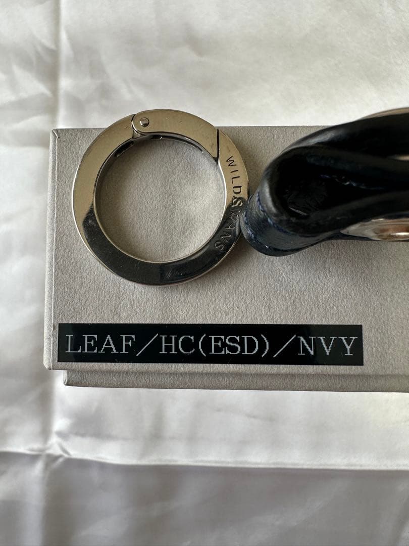 WILDSWANS リーフ シェルコードバン ネイビー カラビナキーリングM