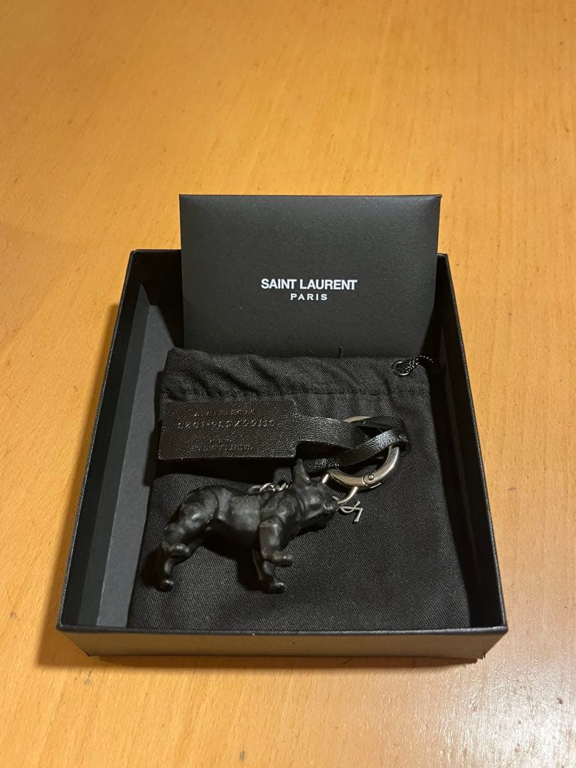 SAINT LAURENT 犬型キーホルダー