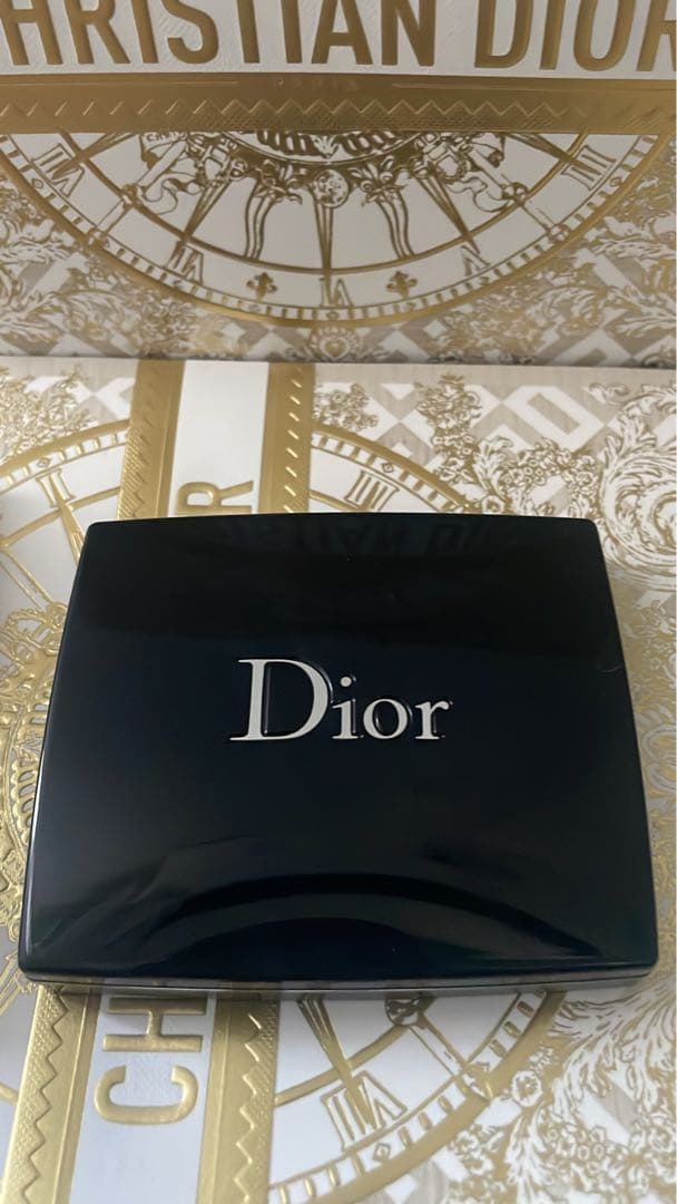 Dior ハイライトパウダー ピンク系