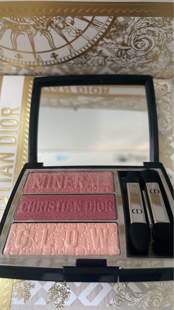 Dior ハイライトパウダー ピンク系