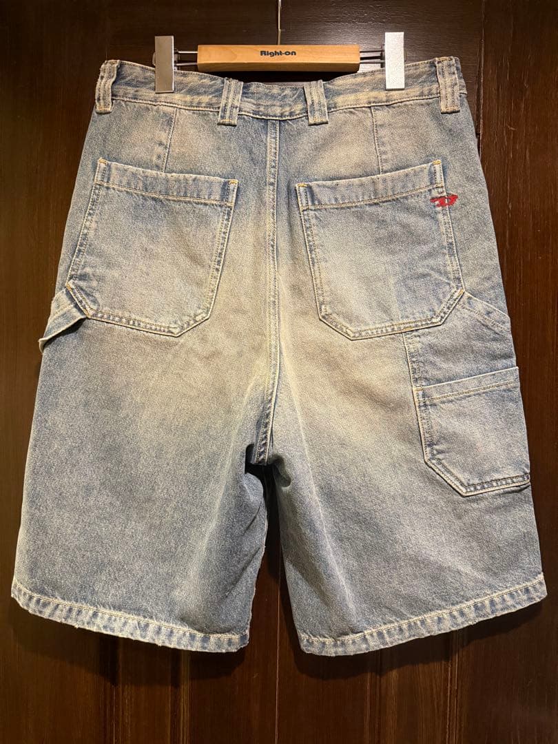 DIESEL 「D-LIVERY-SHORT」 メンズ ショートパンツ デニム