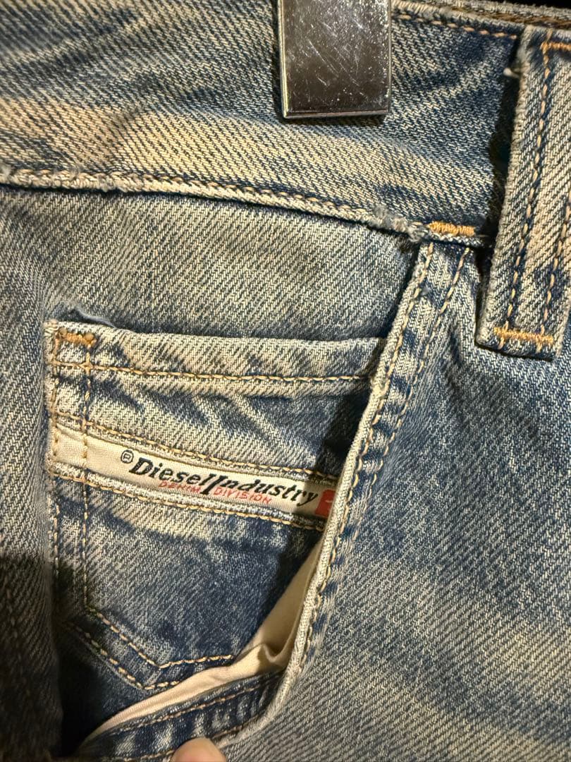 DIESEL 「D-LIVERY-SHORT」 メンズ ショートパンツ デニム