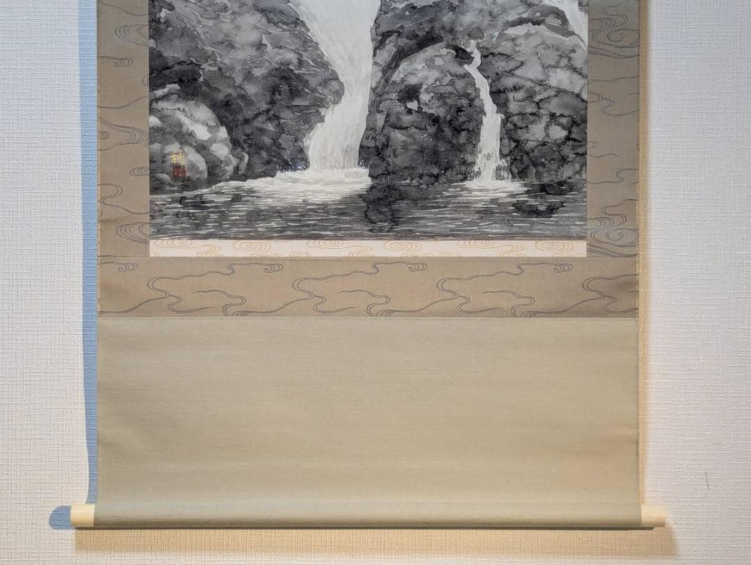 【真作】掛軸　大政穂積　岩間を落つる滝　墨一色の重厚な山水画　合箱入　T47
